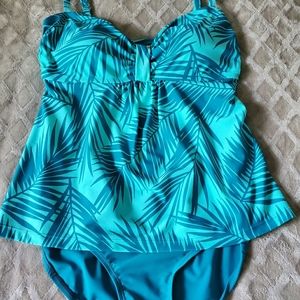 Ladies Sea Green Print swimsuit, Size 16